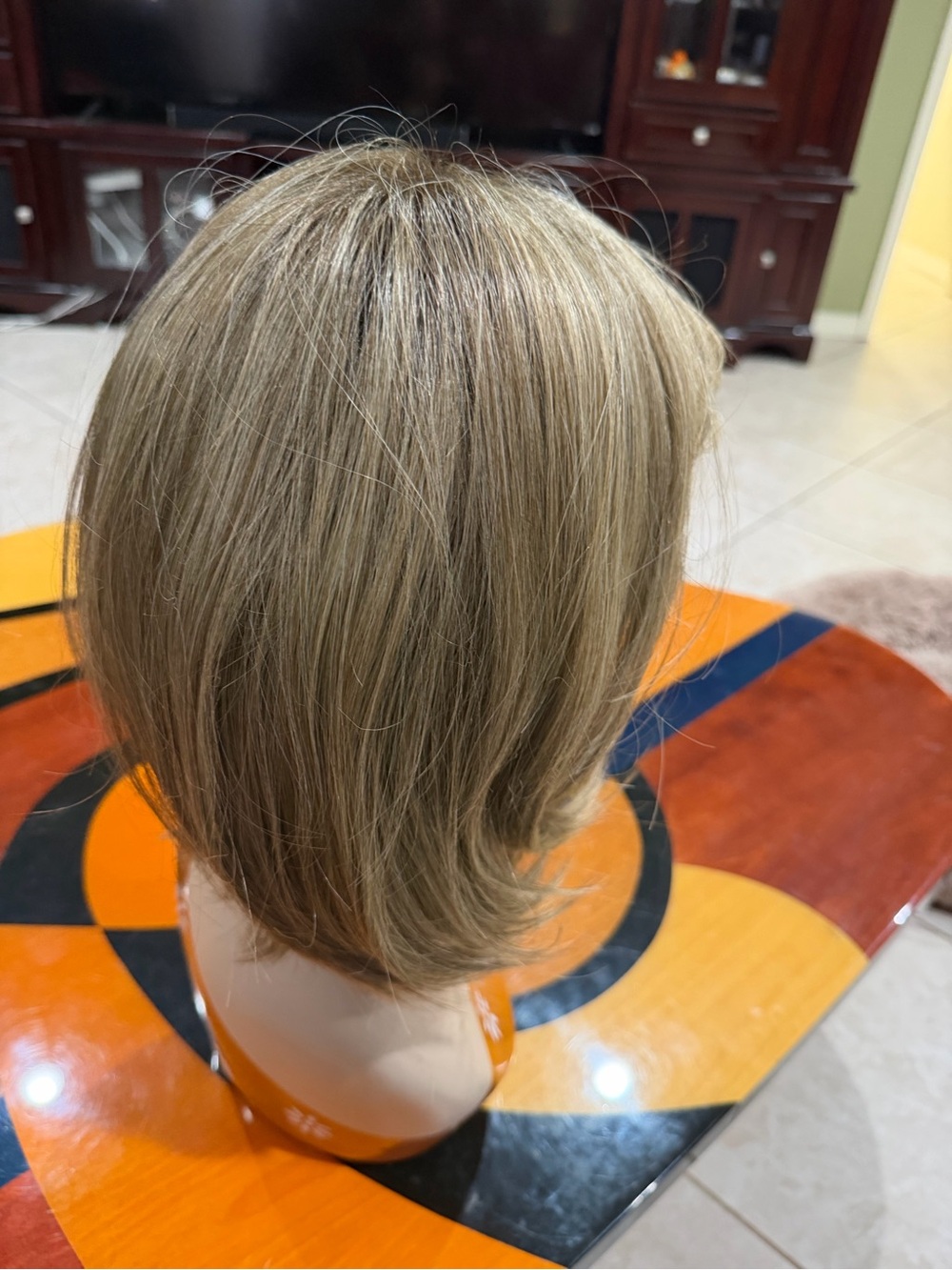 Jaclyn Smith Layered Synthetic Wig in Light Ash Blonde with Subtle Highlights - Picture 3 of 16